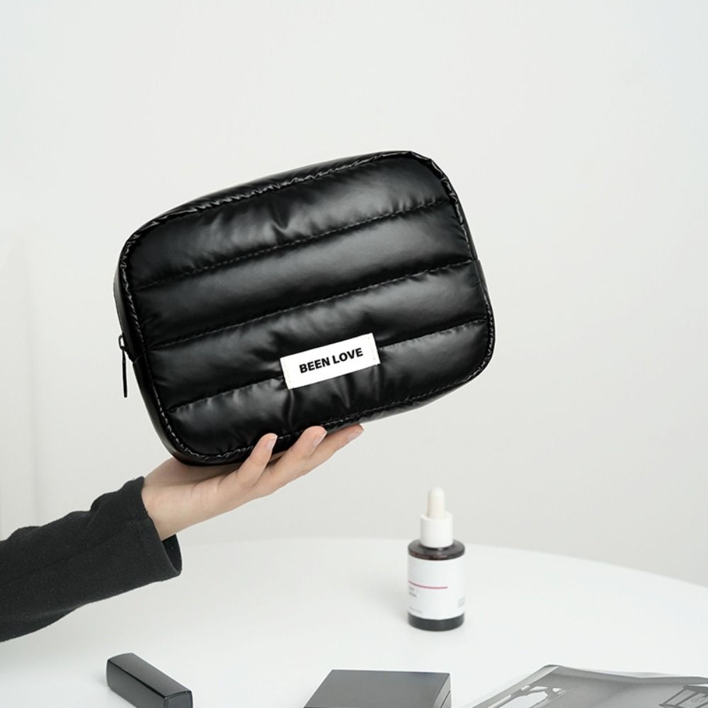 Portable Down Puffy Makeup Bag - Skincare D'Alba recension och pris