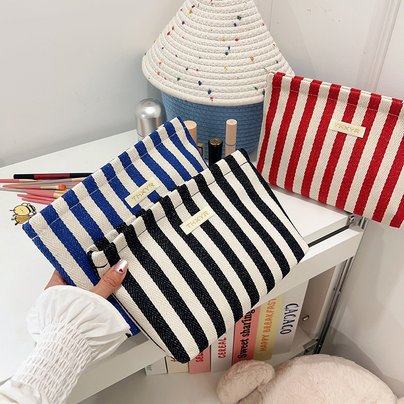 New Striped Makeup Bag for Wom - Skincare D'Alba recension och pris