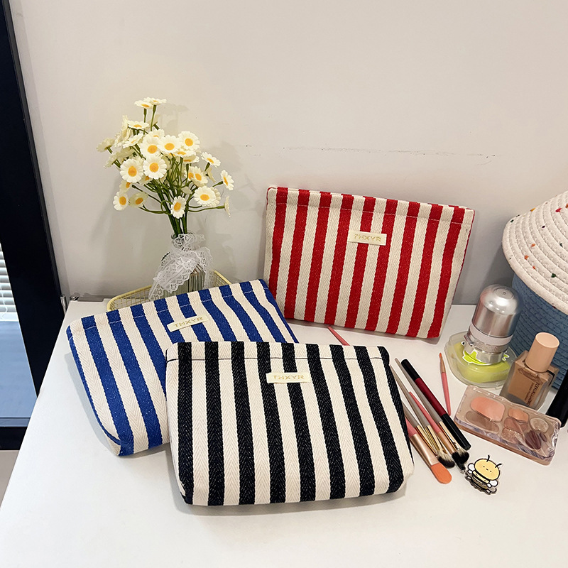 New Striped Makeup Bag for Wom - Skincare D'Alba recension och pris