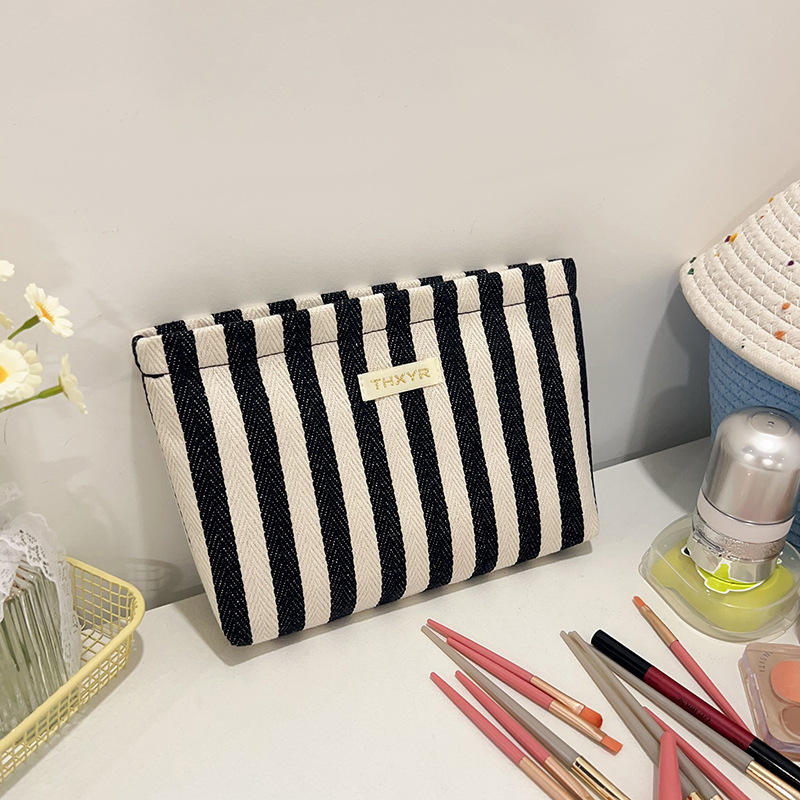 New Striped Makeup Bag for Wom - Skincare D'Alba recension och pris